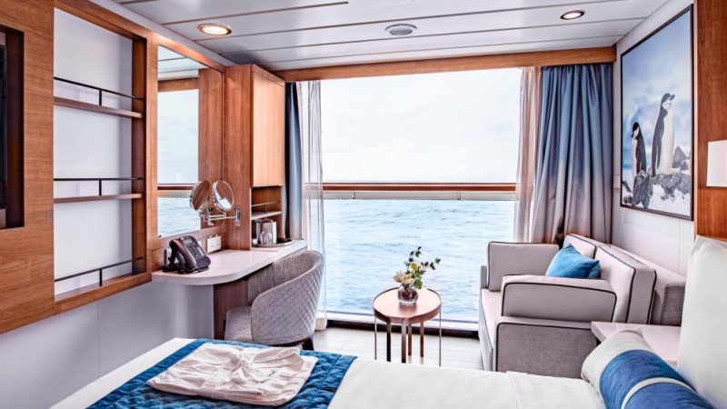 Cruiseship_OceanVictory_Cat-E_708_03_AE_SMALL_0