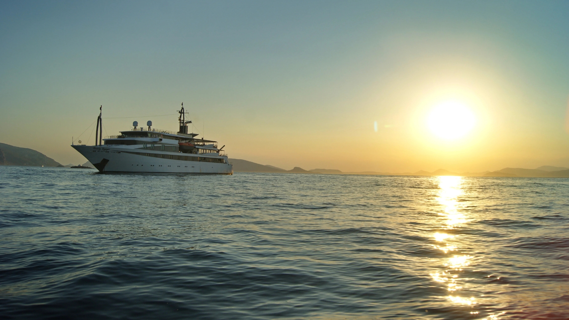 M/Y Variety Voyager