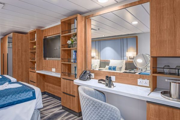 Cat_F_Porthole_Triple2