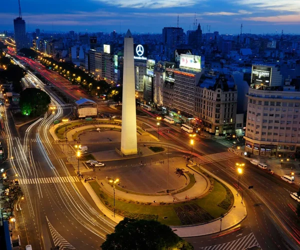 Night-view-obelisk-Buenos-Aires